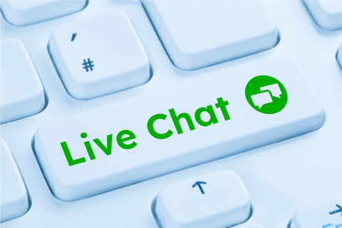 Tastaturtaste mit 'Live Chat' in Grün hervorgehoben.